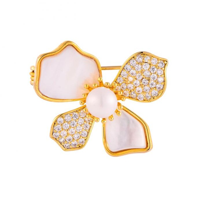Floral Elegance Brooch with Pearl Heart